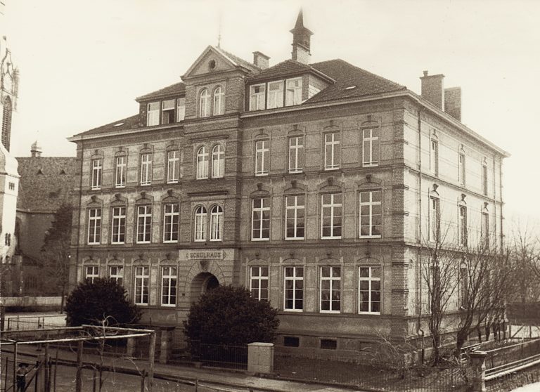 Tiefburgschule1957 768x558